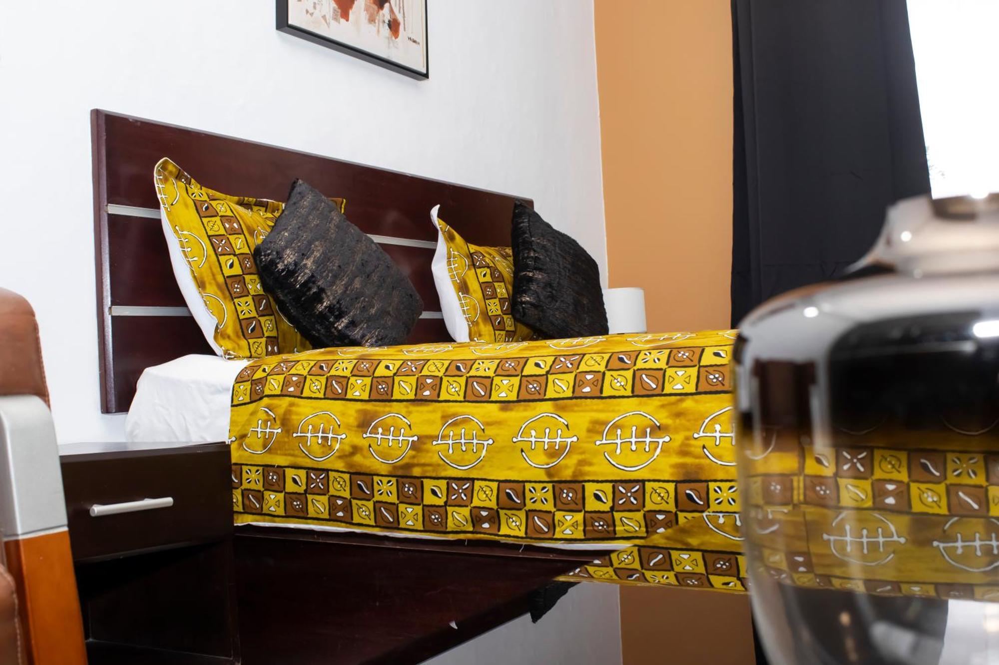 Enka Flat Hotel Abidjan Esterno foto